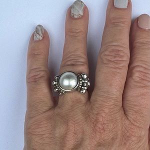Lagos Caviar 18k gold and 925 silver mabe white pearl ring size 7